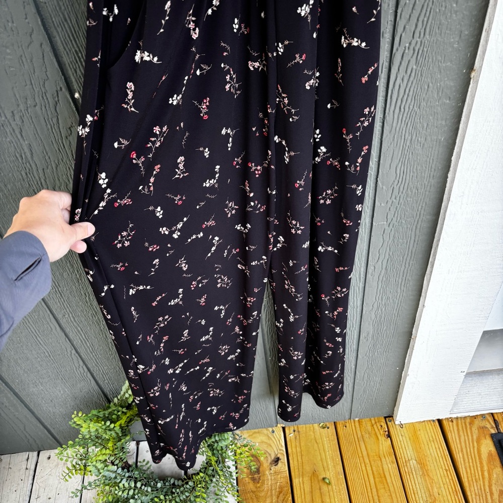 Kaileigh Floral V-Neck Jumpsuit - Size Medium - Picture 3 of 11